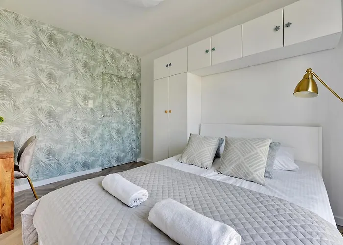 The Crown - Nadmorze Premium グダニスク